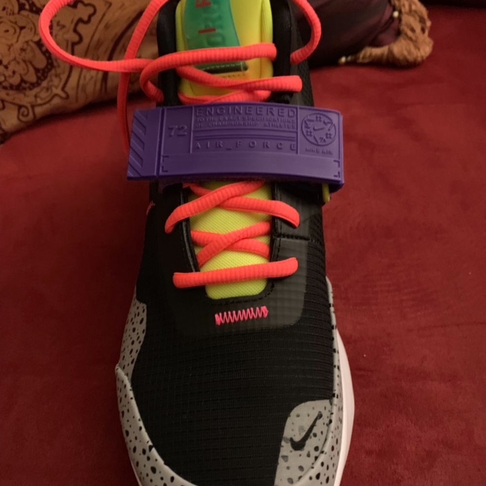 Nike - Picture 3 of 3